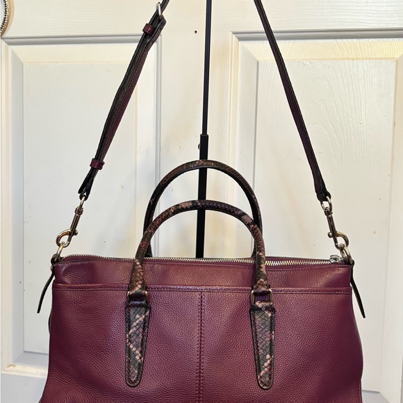 Coach Handbag F35887 Morgan
Satchel in Exotic Trim Leather Burgundy - Picture 4 of 9